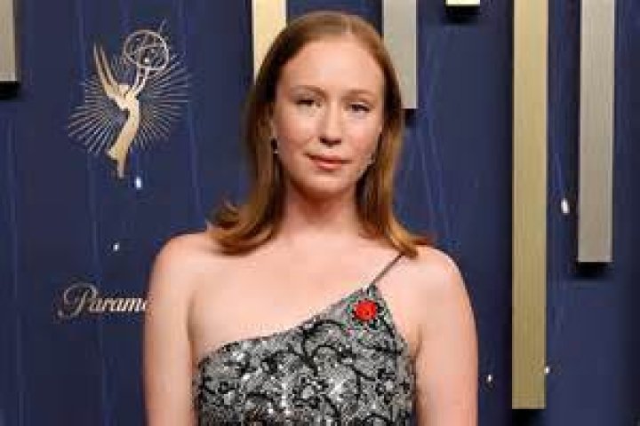 Exploring Hannah Einbinder's Relationships: A Deep Dive