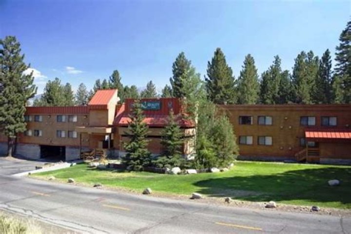 Exploring the Charm of Quality Inn Mammoth: Your Perfect Mountain Retreat