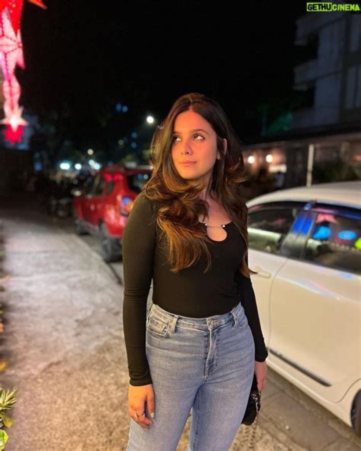 Glamorous Rashmi Agdekar: A Shining Star in Indian Cinema