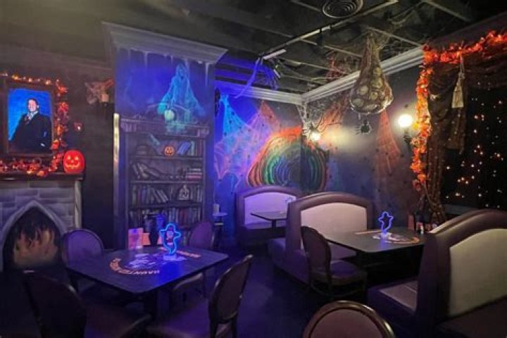 Haunted Cafe: Spooky Stories & Ghostly Encounters