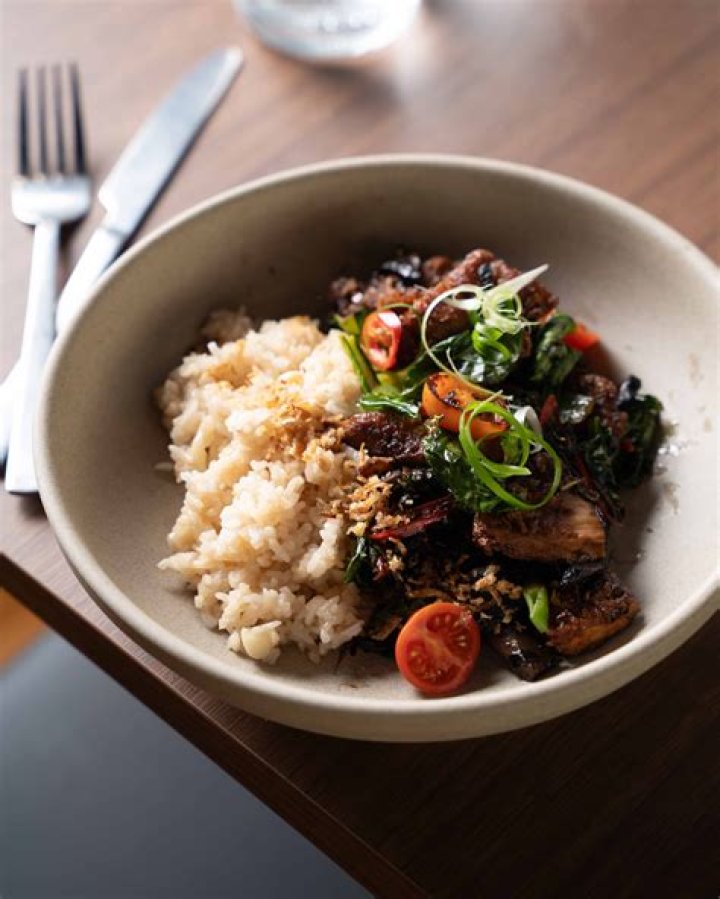 Houston's in Hackensack, NJ: A Culinary Journey