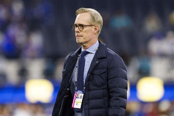 How Tall is Joe Buck? Unveiling the Height of the Renowned Sports Commentator