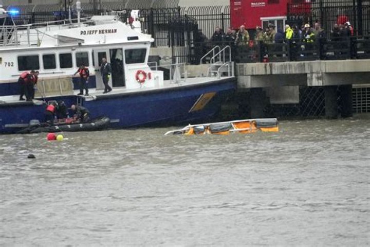 Hudson River Crash: A Remarkable Story of Survival and Heroism