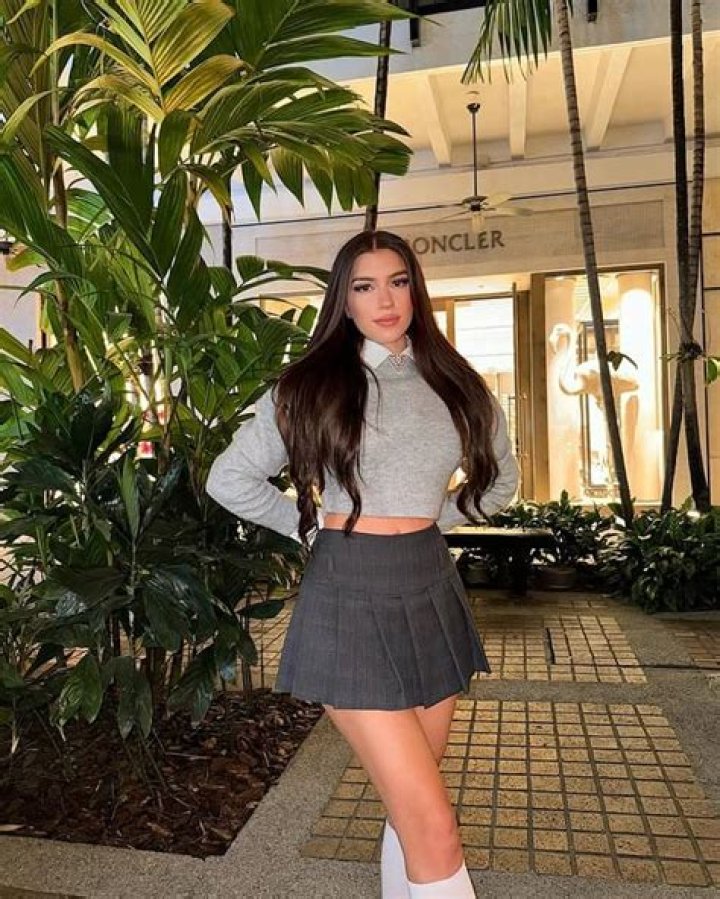 Inspire Your Style with @jasi.bae: Fashion and Beauty Insider