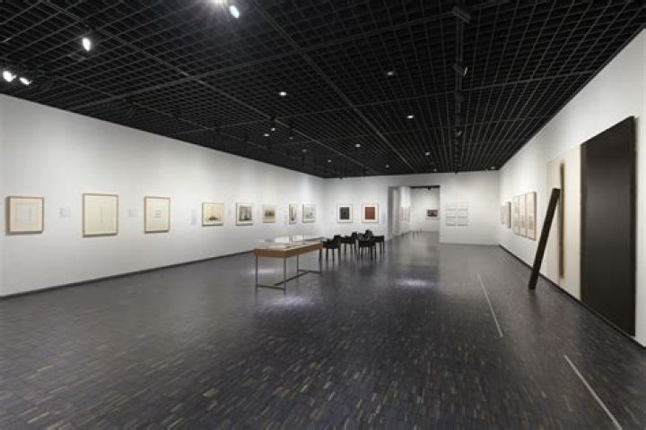 Karvers Holbrook: The Rising Star of Modern Art