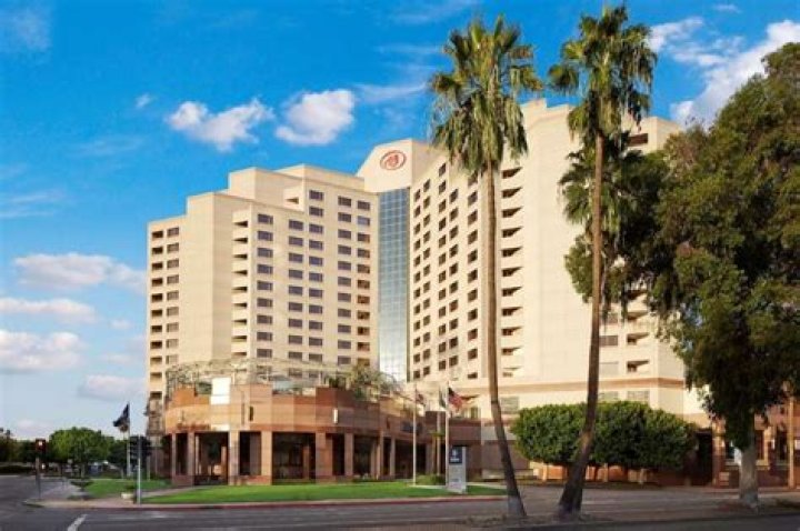 Los Angeles Hilton &amp; Gabriel: A Luxurious Stay in the Heart of LA