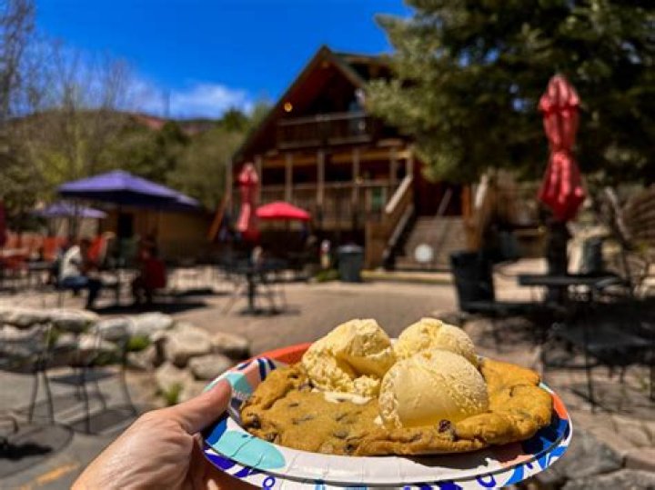 Mount Lemmon Cookie Cabin: A Sweet Escape in the Mountains