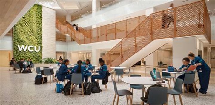 Nightingale College vs West Coast University: Choosing the Right Nursing School for You