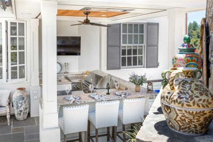 Schewel's Home: Exquisite Living Spaces & Designs