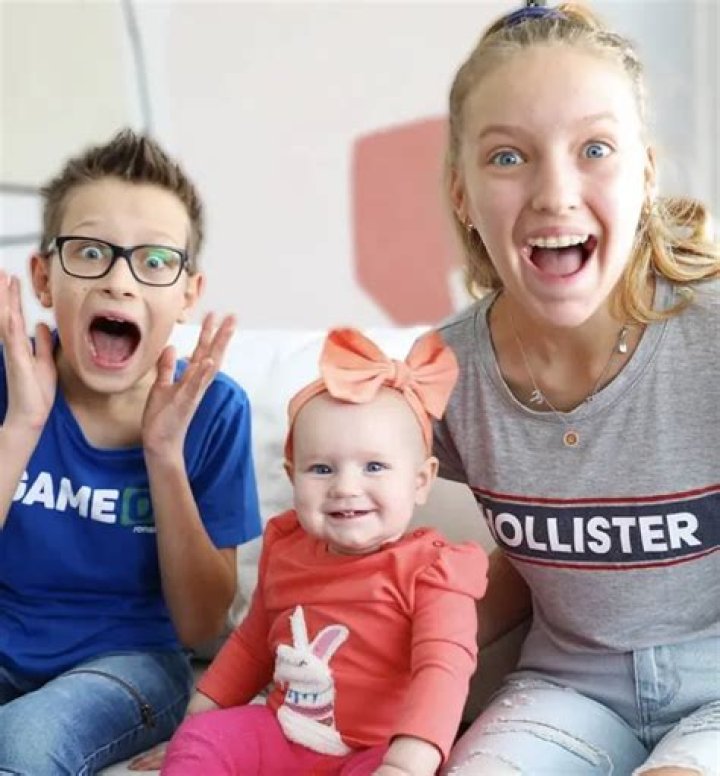 SIS vs BRO Ages: A Comprehensive Analysis of the Popular Gaming Rivalry