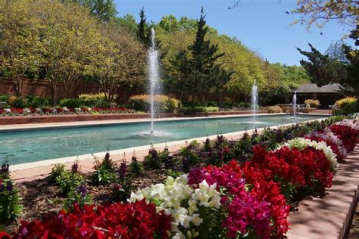 Stunning Clark Gardens: Picturesque Views &amp; Fun Activities