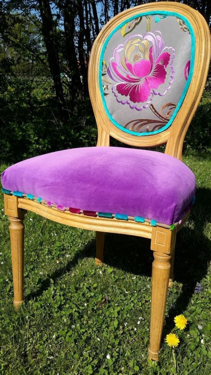 Vintage Velvet: Exquisite Finds & Retro Style